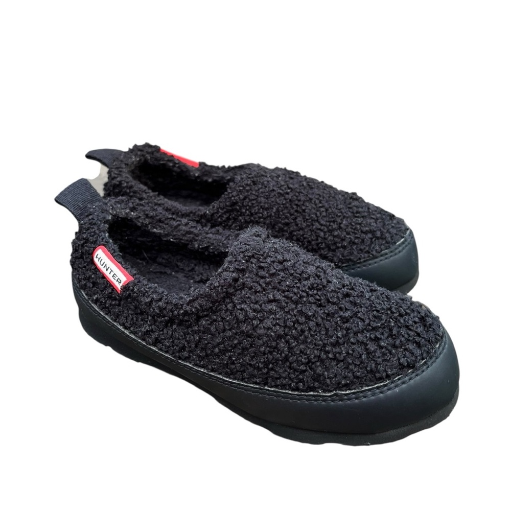 Hunter Kids black fuzzy sherpa slippers with indoor/outdoor rubber sole